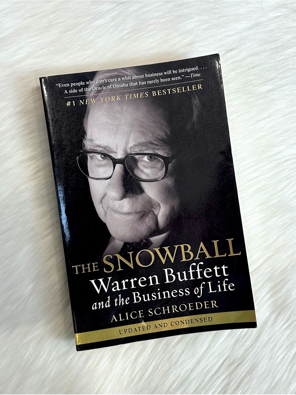The Snowball: Warren Buffett and the Business of Life
Book by Alice Schroeder
